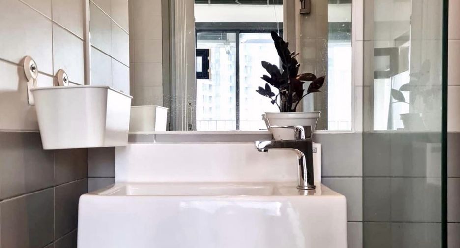 For rent studio condo in Huai Khwang, Bangkok