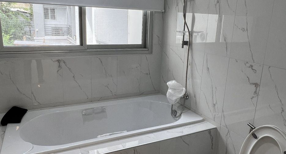 For rent 2 bedrooms condo in Watthana, Bangkok