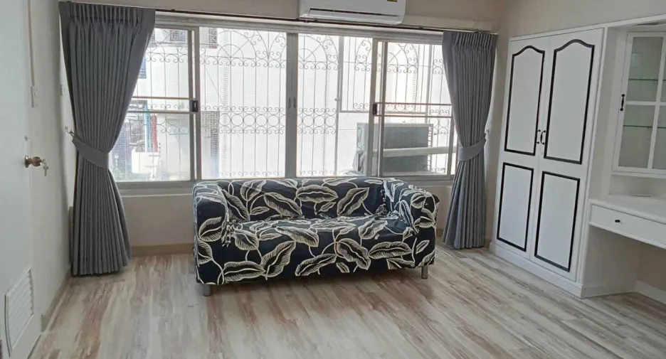 Wohnung zur Miete mit 4 Zimmer in Khlong Toei, Bangkok