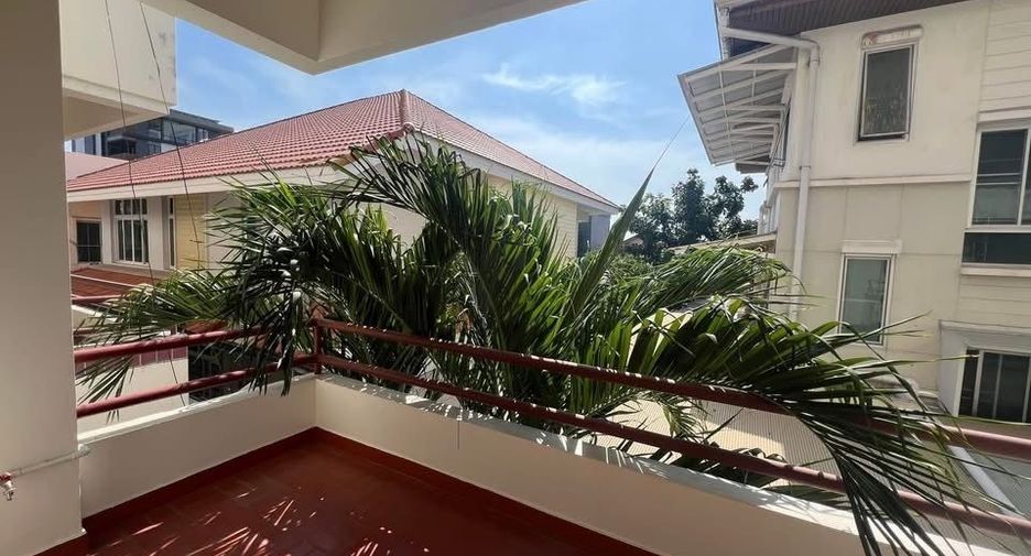 Reihenhaus zum Kauf mit 4 Zimmer in Suan Luang, Bangkok