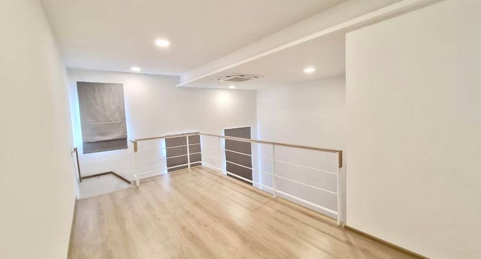 For rent 3 bedrooms townhouse in Prawet, Bangkok