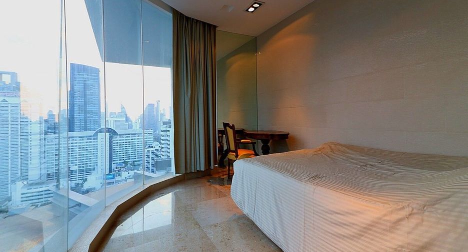 For sale 4 bedrooms condo in Watthana, Bangkok