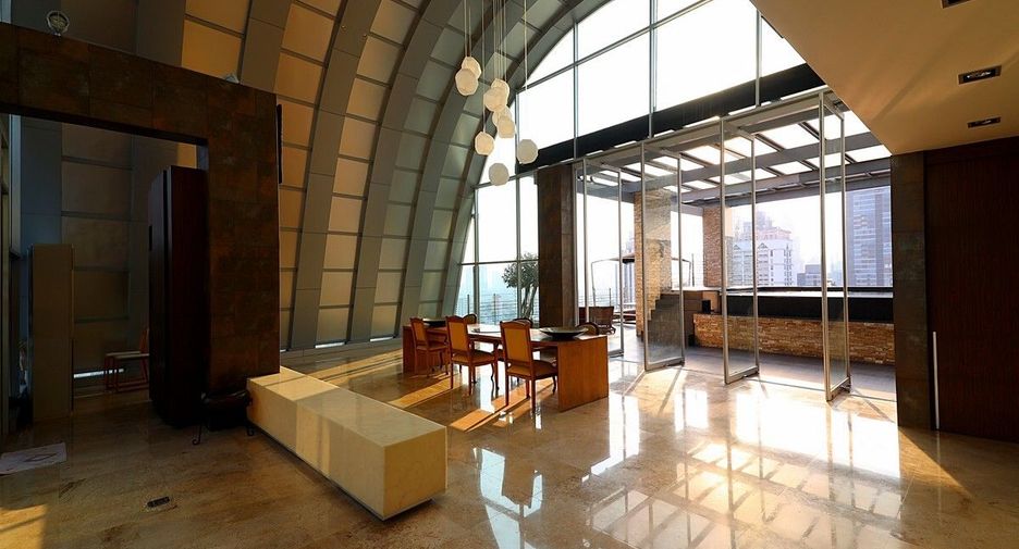 For sale 4 bedrooms condo in Watthana, Bangkok
