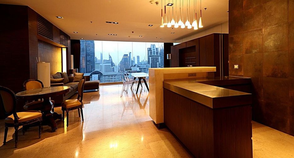 For sale 4 bedrooms condo in Watthana, Bangkok