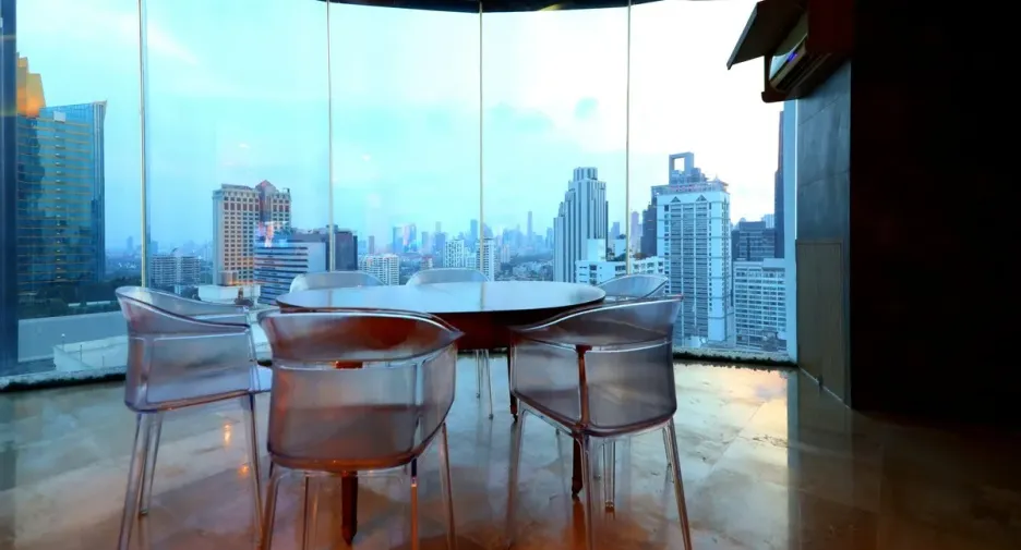 For sale 4 bedrooms condo in Watthana, Bangkok