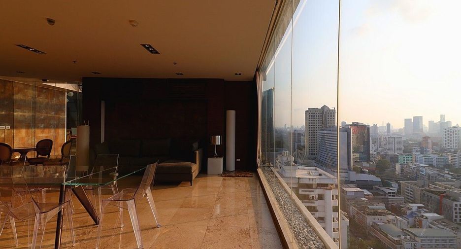 For sale 4 bedrooms condo in Watthana, Bangkok