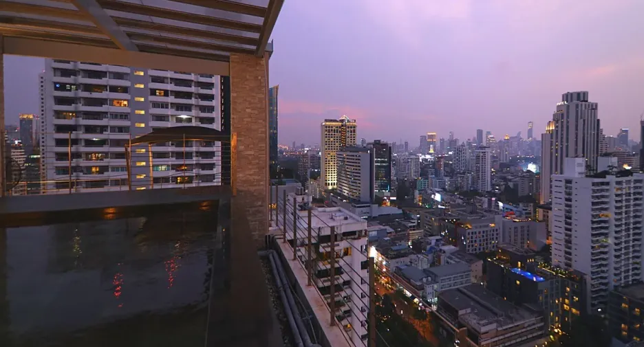 For sale 4 bedrooms condo in Watthana, Bangkok