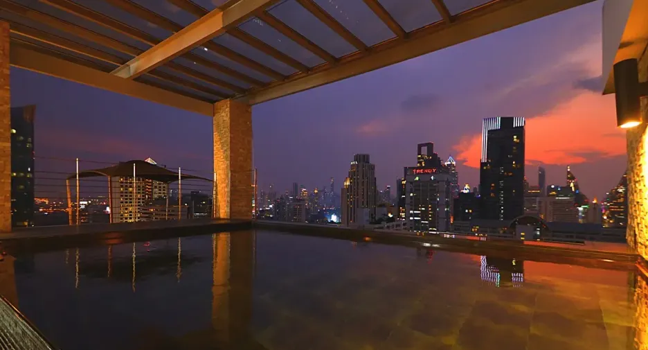 For sale 4 bedrooms condo in Watthana, Bangkok