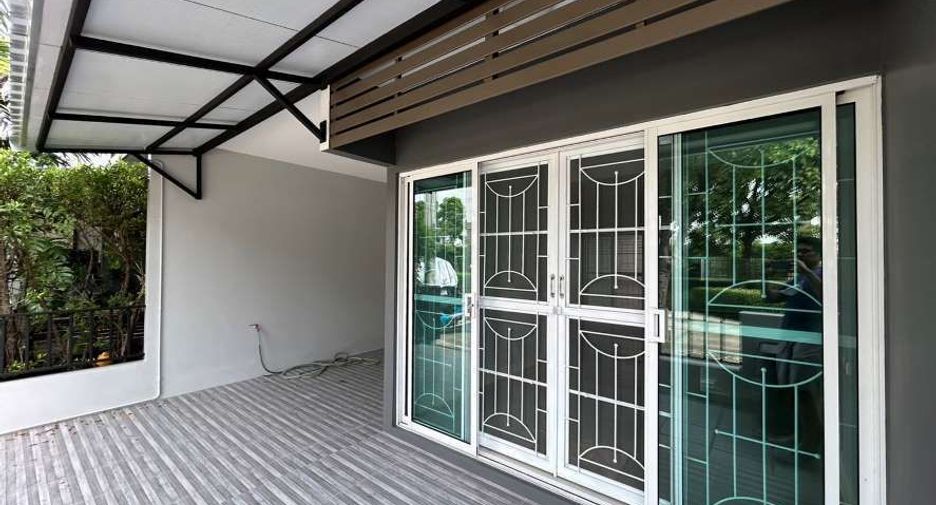 For sale 3 bedrooms townhouse in Khlong Sam Wa, Bangkok