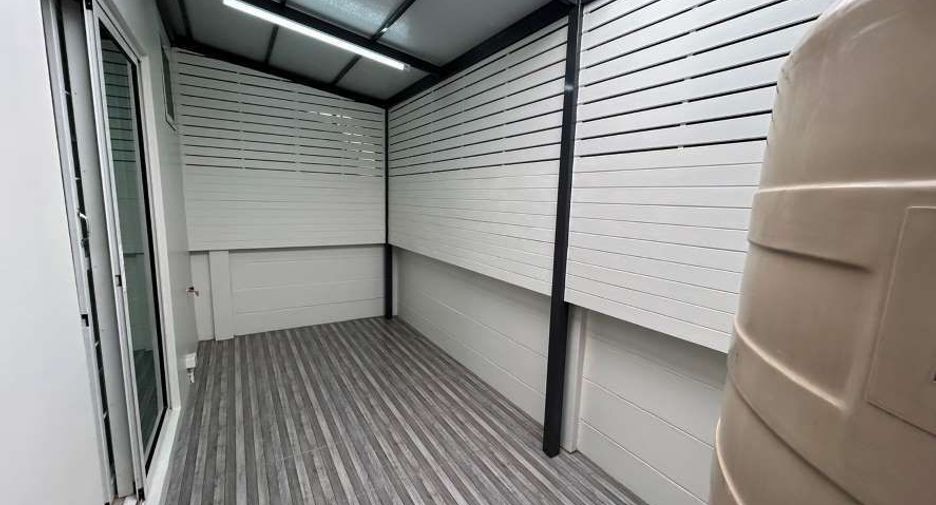 For sale 3 bedrooms townhouse in Khlong Sam Wa, Bangkok