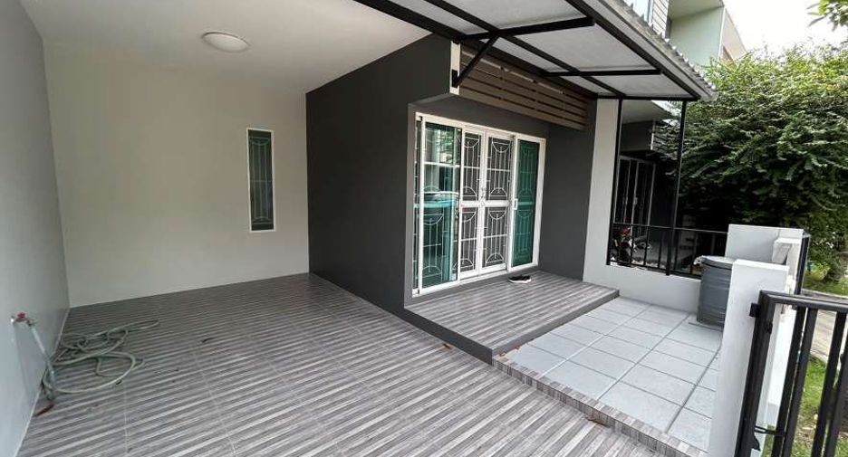 For sale 3 bedrooms townhouse in Khlong Sam Wa, Bangkok