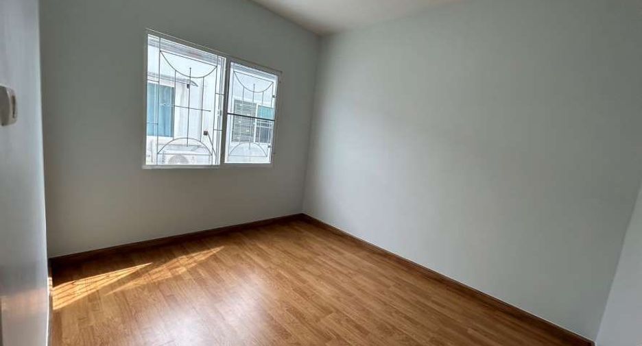 For sale 3 bedrooms townhouse in Khlong Sam Wa, Bangkok