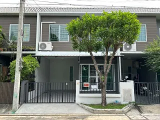 出售 3 卧室 联排别墅 在 Khlong Sam Wa, 曼谷
