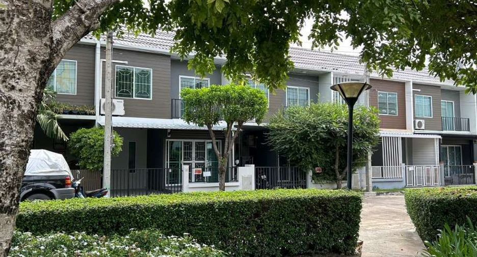 For sale 3 bedrooms townhouse in Khlong Sam Wa, Bangkok