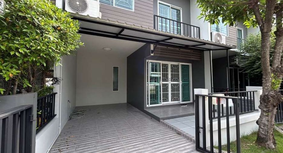 For sale 3 bedrooms townhouse in Khlong Sam Wa, Bangkok