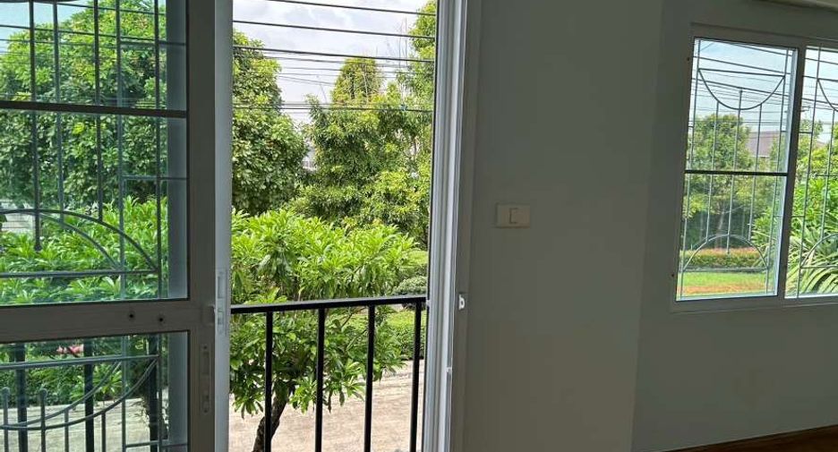 For sale 3 bedrooms townhouse in Khlong Sam Wa, Bangkok