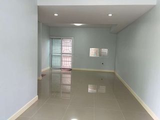 出售 3 卧室 联排别墅 在 Khlong Sam Wa, 曼谷
