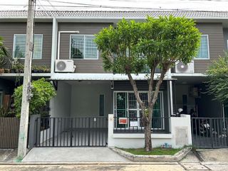 出售 3 卧室 联排别墅 在 Khlong Sam Wa, 曼谷