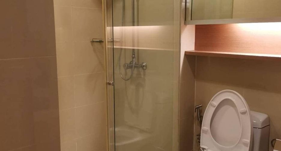 À vendre et à louer studio condo à Watthana, Bangkok