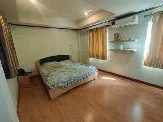 Casa adosada en venta y en alquiler de 3 habitaciones en Sai Mai, Bangkok