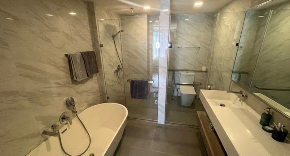 For rent 2 bedrooms condo in Watthana, Bangkok