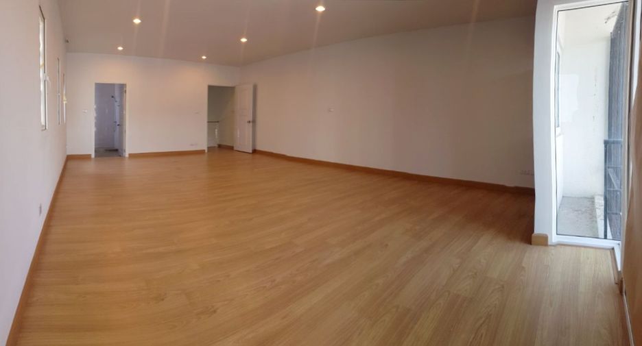 For sale 2 bedrooms townhouse in Lat Phrao, Bangkok