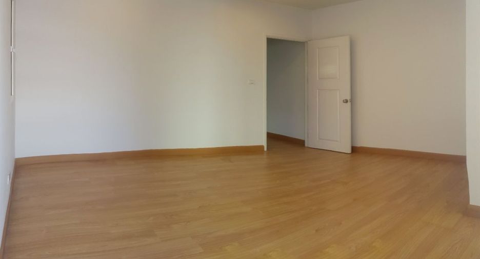 For sale 2 bedrooms townhouse in Lat Phrao, Bangkok