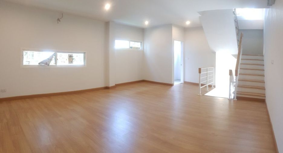 For sale 2 bedrooms townhouse in Lat Phrao, Bangkok