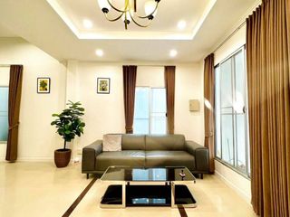 For rent 3 bedrooms townhouse in Prawet, Bangkok