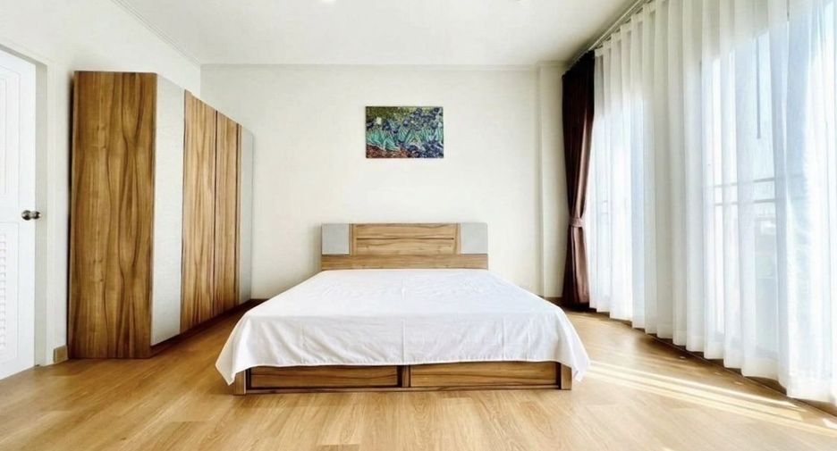 For rent 3 bedrooms townhouse in Prawet, Bangkok