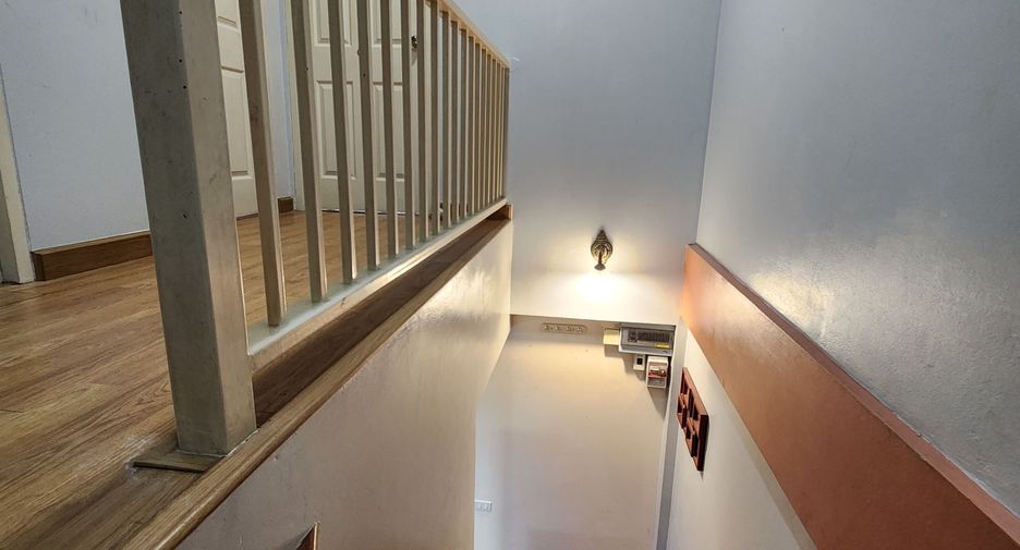 For sale 3 bedrooms townhouse in Prawet, Bangkok