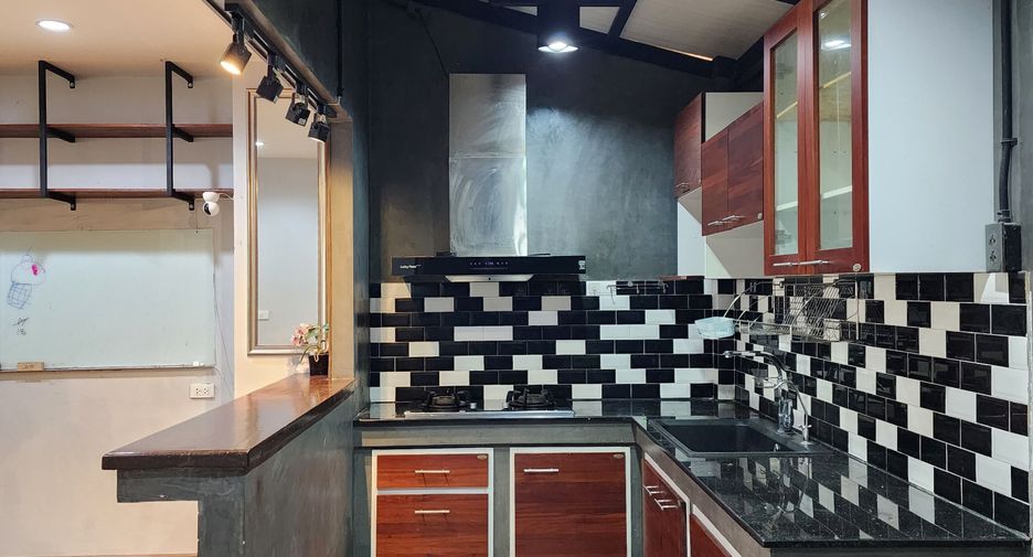 For sale 3 bedrooms townhouse in Prawet, Bangkok