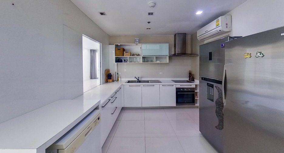 For sale 4 bedrooms condo in Watthana, Bangkok