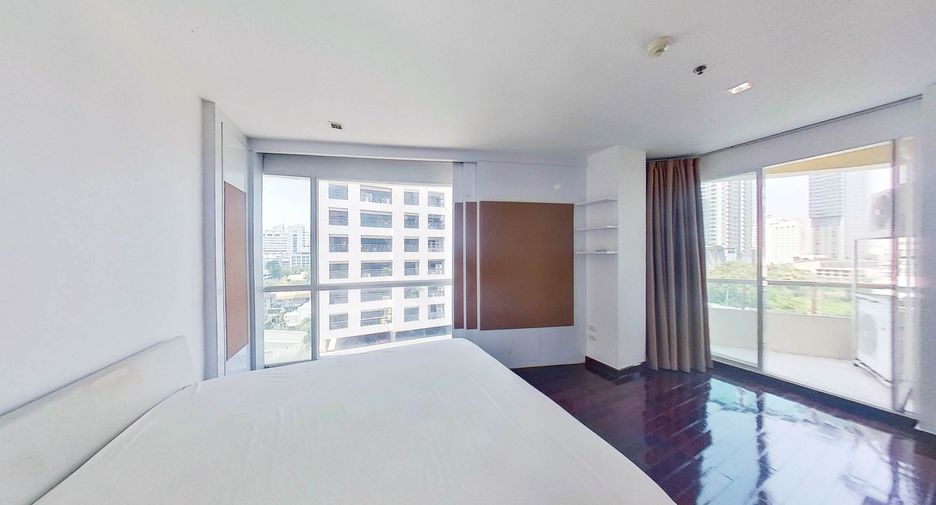For sale 4 bedrooms condo in Watthana, Bangkok