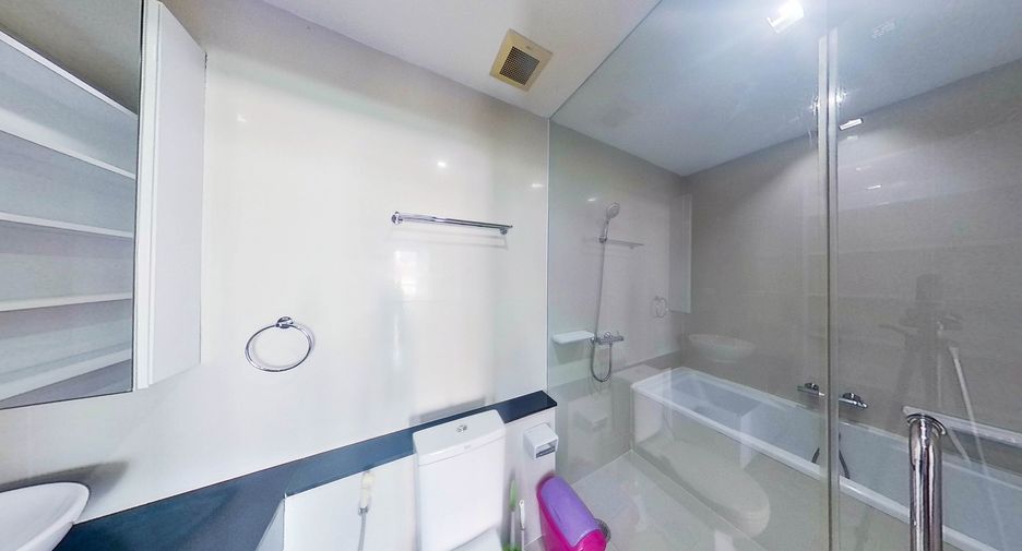 For sale 4 bedrooms condo in Watthana, Bangkok