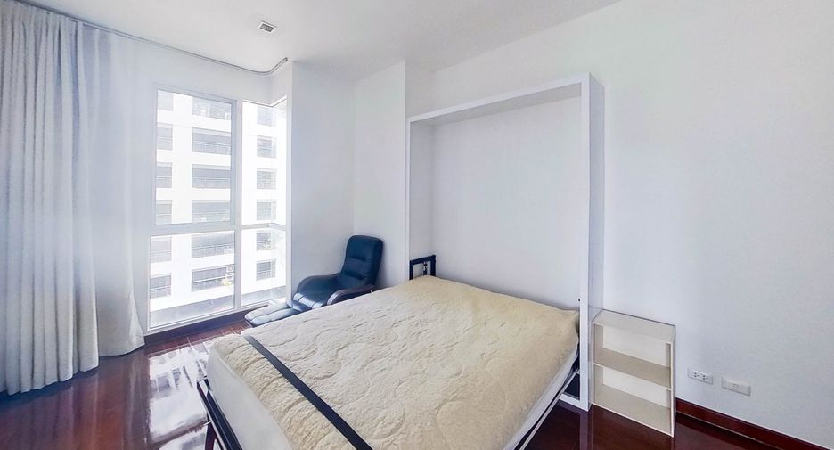 For sale 4 bedrooms condo in Watthana, Bangkok