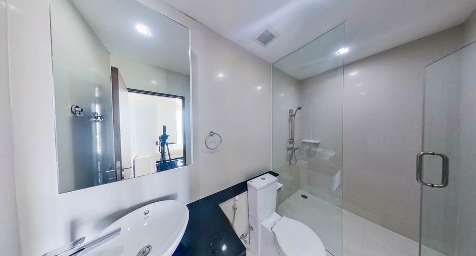 For sale 4 bedrooms condo in Watthana, Bangkok