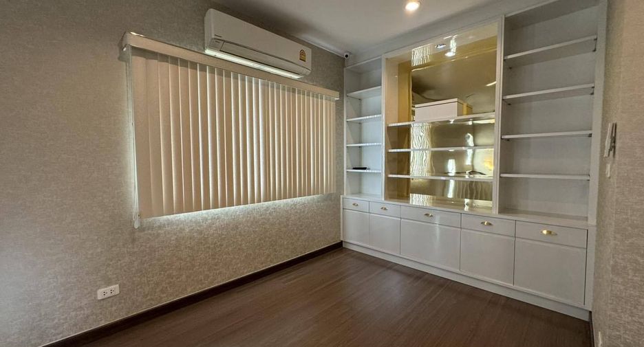 For sale 3 bedrooms house in Sai Mai, Bangkok