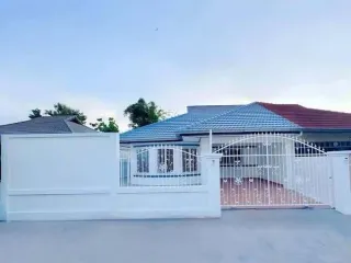 Haus zur Miete mit 2 Zimmer in Bang Lamung, Chonburi