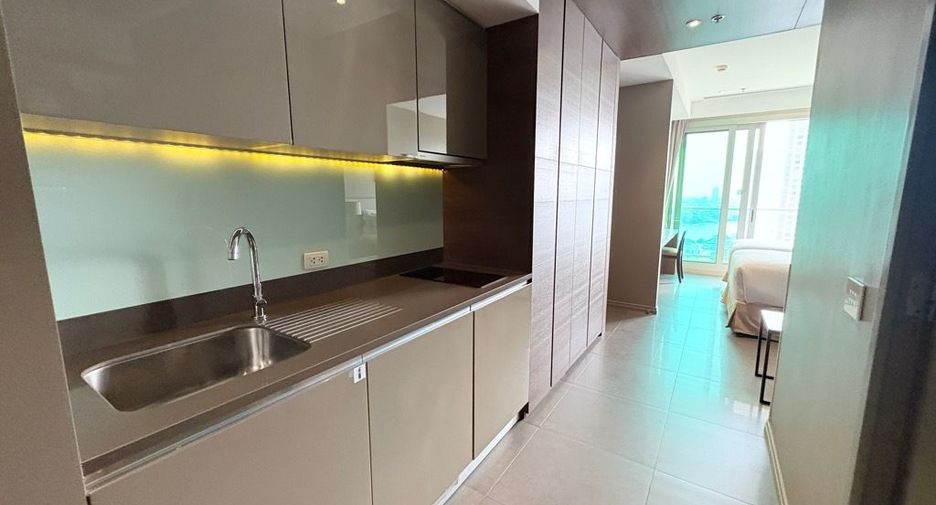 For rent 2 bedrooms condo in Sathon, Bangkok