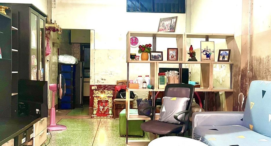 For sale 1 bed townhouse in Bang Rak, Bangkok