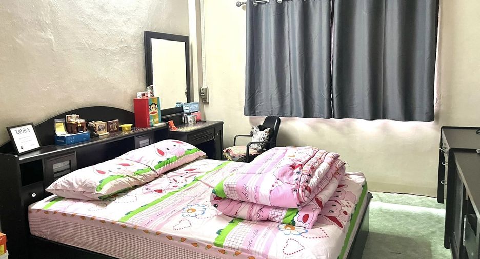 For sale 1 bed townhouse in Bang Rak, Bangkok
