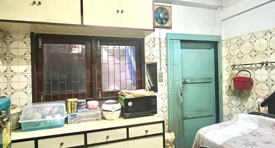 For sale 1 bed townhouse in Bang Rak, Bangkok