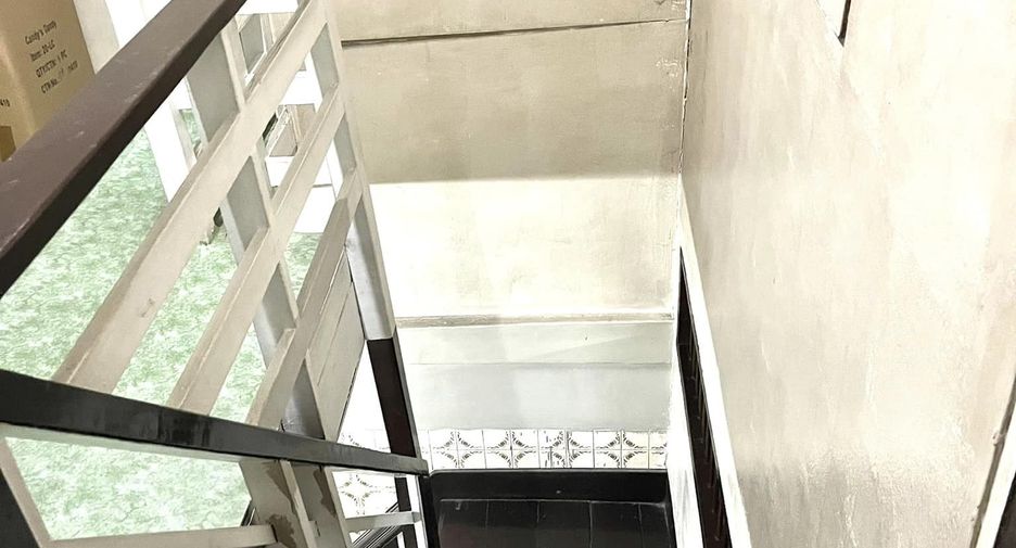 For sale 1 bed townhouse in Bang Rak, Bangkok