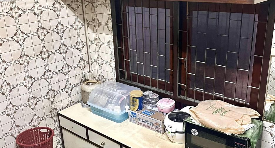 For sale 1 bed townhouse in Bang Rak, Bangkok