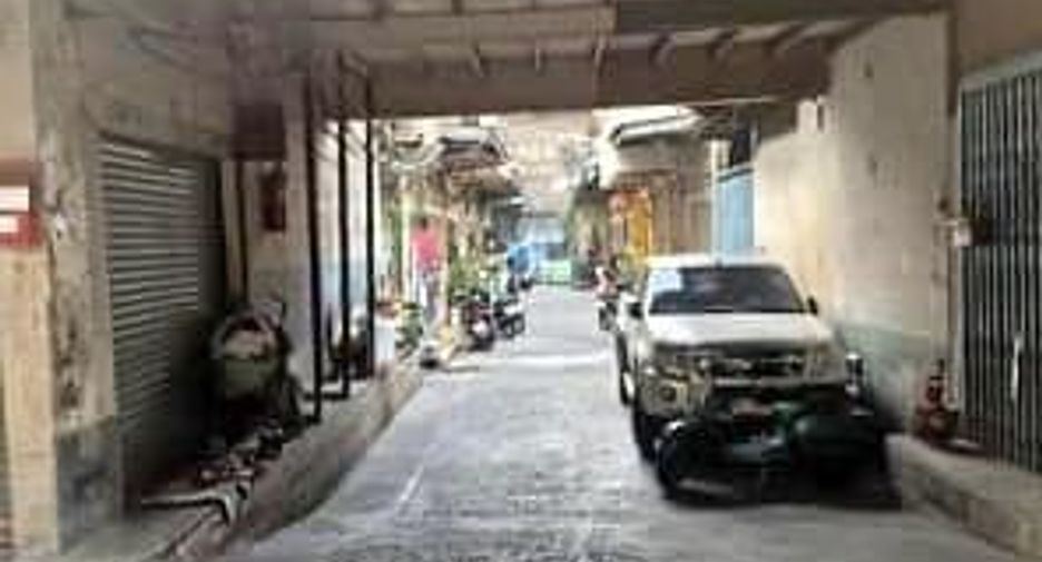 For sale 1 bed townhouse in Bang Rak, Bangkok