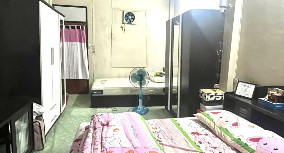 For sale 1 bed townhouse in Bang Rak, Bangkok
