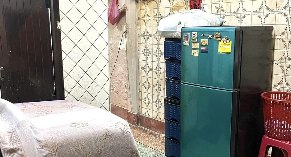 For sale 1 bed townhouse in Bang Rak, Bangkok