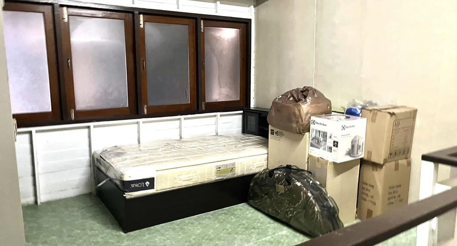 For sale 1 bed townhouse in Bang Rak, Bangkok