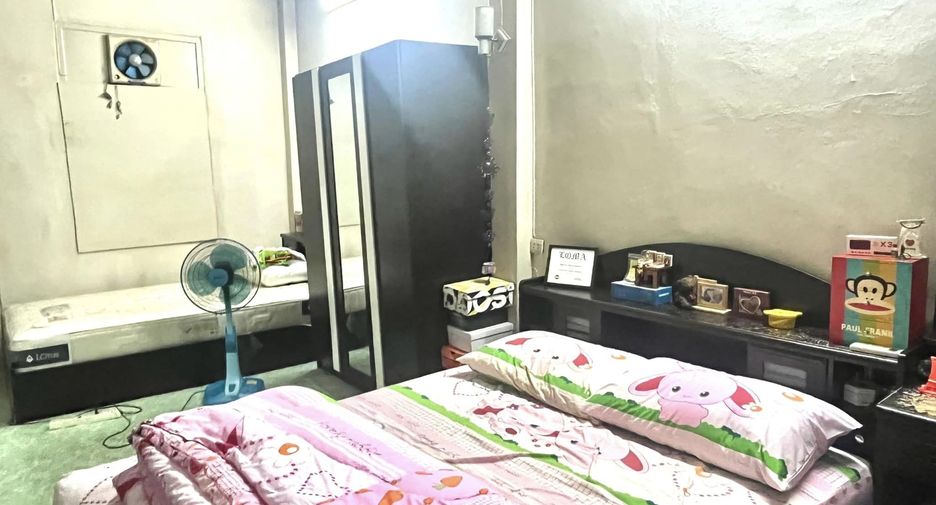 For sale 1 bed townhouse in Bang Rak, Bangkok